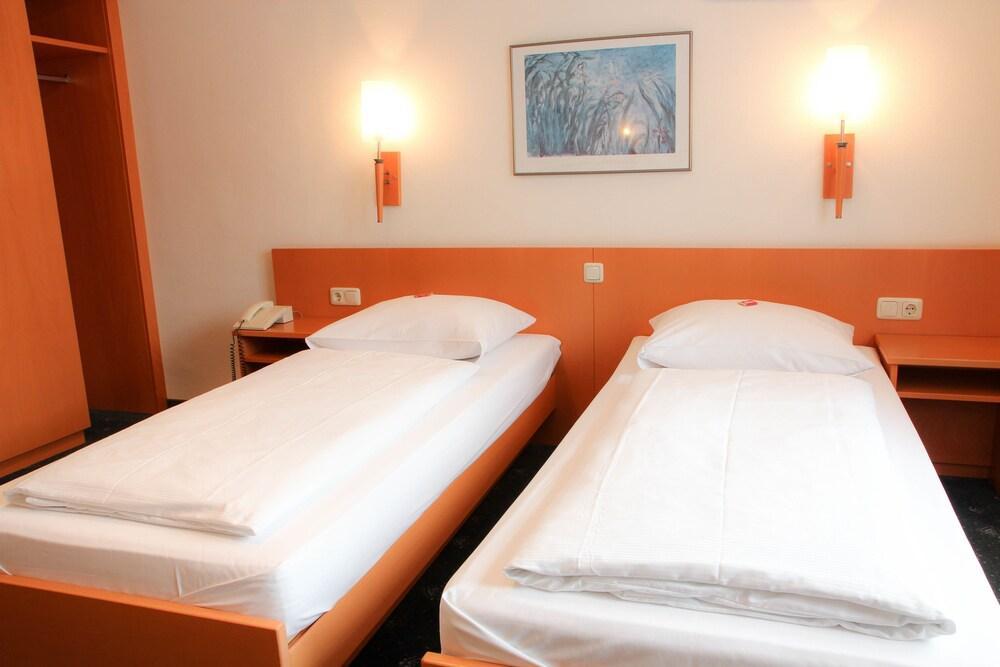 Hotel บิทบวร์ก ภายนอก รูปภาพ